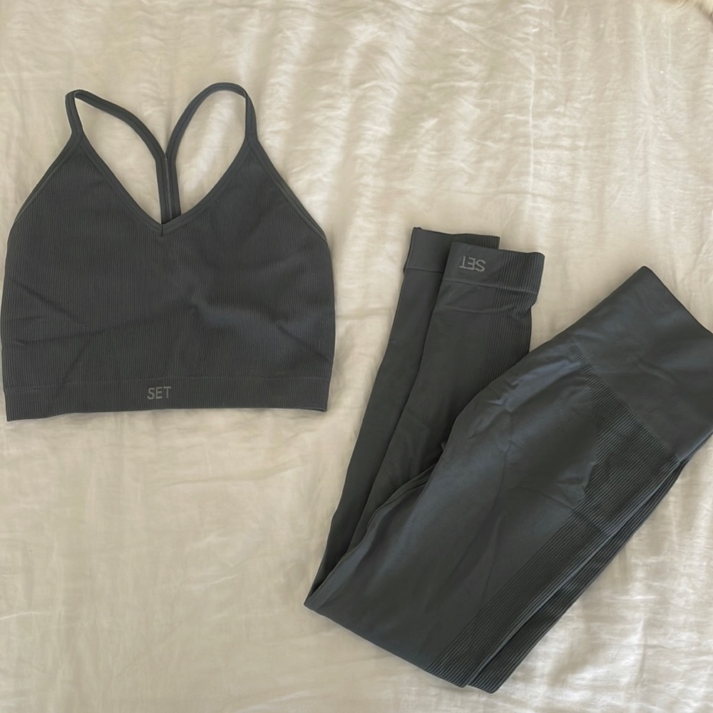 Set Active Set - Small Bottoms and Medium Top